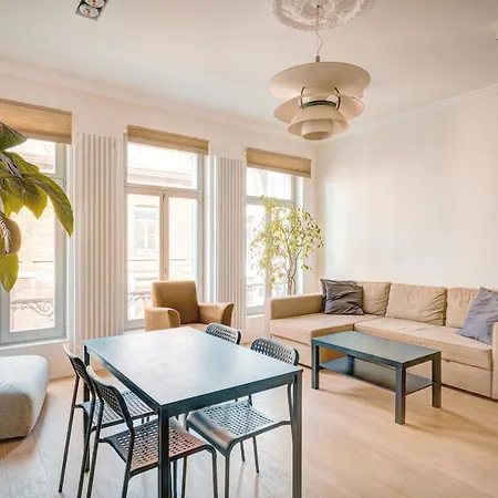 The Greenplace Lodge. In Heart Of Antwerp. *