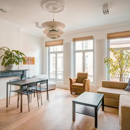 The Greenplace Lodge. In Heart Of Antwerp. Antwerpen